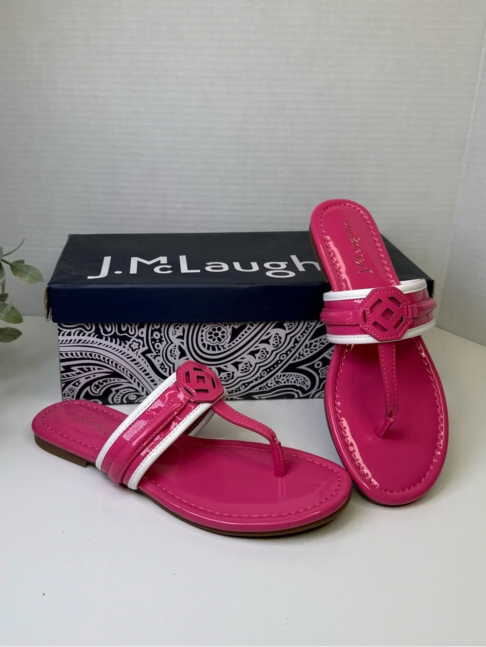 J. McLaughlin Nixi Pink Patent Leather Thong Style Flat Sandals Size 6.5 NWT